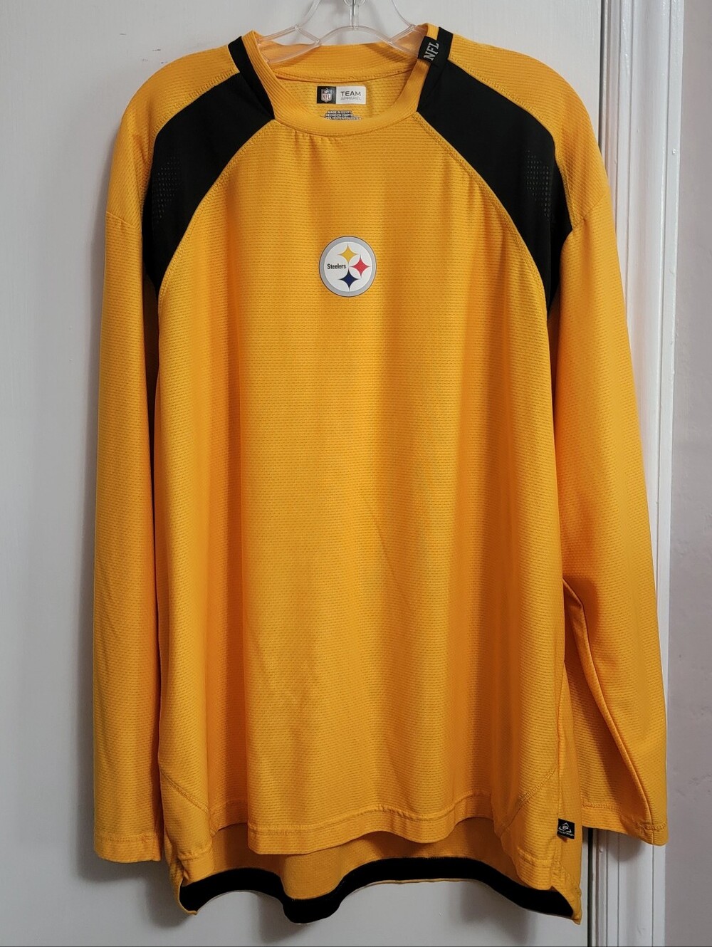 Pittsburgh Steelers long-sleeved yellow shirt